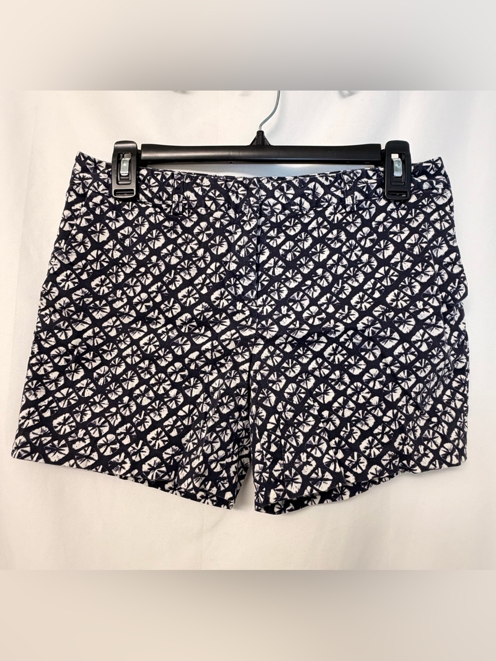 Michael Kors Navy White Geometric Print Shorts Size 4 Stretch Casual